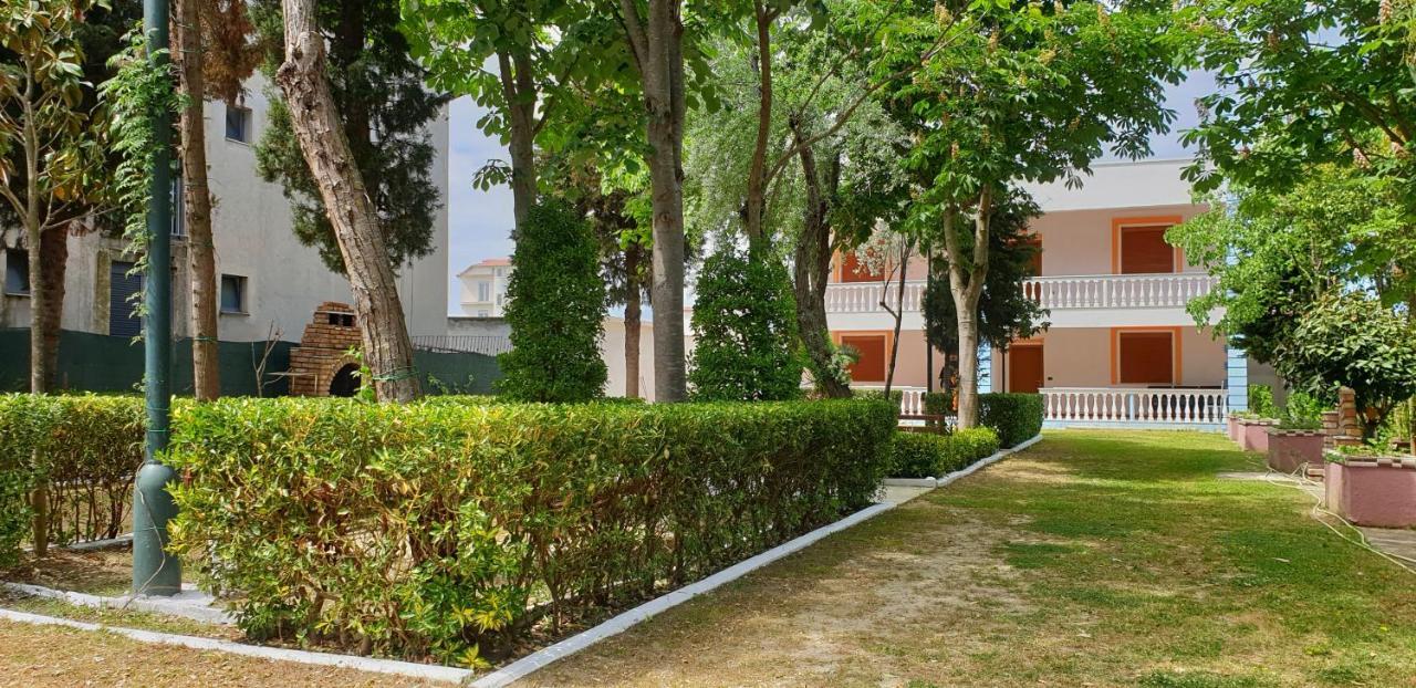 Vila Gridi- Apartamente Me Qera สปีลเล ภายนอก รูปภาพ
