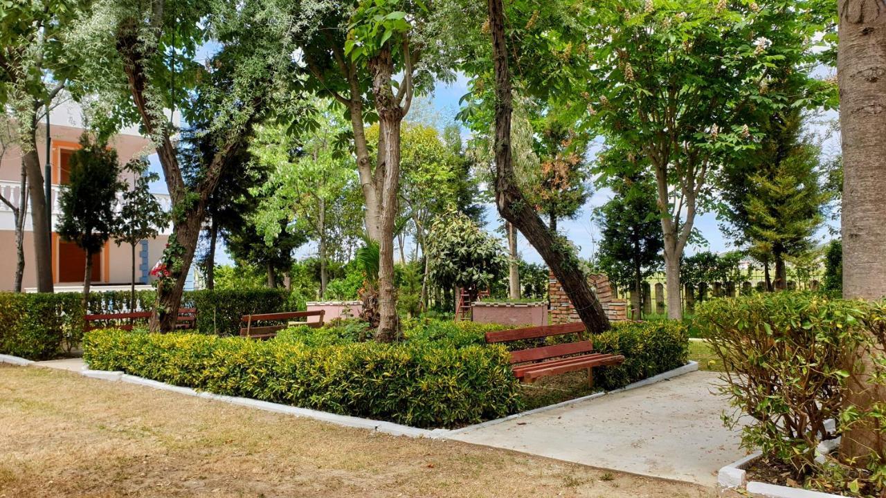 Vila Gridi- Apartamente Me Qera สปีลเล ภายนอก รูปภาพ